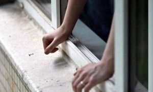 Сегізінші қабаттан құлаған. Ақтауда әйел адамның мәйіті табылды
