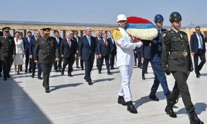 Президент Мұстафа Кемал Ататүрік кесенесіне зиярат етті