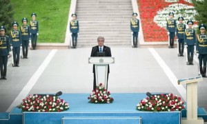 Президент Мемлекеттік ту көтеру рәсіміне қатысты