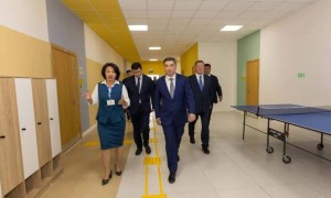 Олжас Бектенов Қостанай облысындағы білім беру нысандарына барды