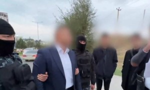 Шымкентте жүргізуші куәлігін заңсыз берумен айналысқан топ ұсталды (ВИДЕО)