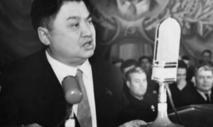 Жұмабек Тәшенев: Өзің үшін кумир қалай жасауға болады?