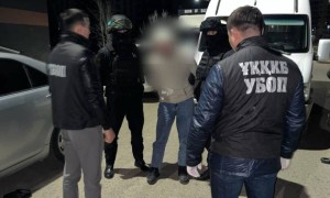 БҚО-да жергілікті тұрғындарды бопсалаумен айналысқан ер адам ұсталды (ФОТО)