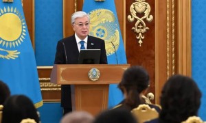 Президент аруларды көктем мерекесі – Халықаралық әйелдер күнімен құттықтады