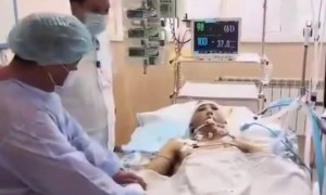 Ақтауда ұшақ апатынан зардап шеккен жолаушы комадан оянып, ағасын таныды (ВИДЕО)