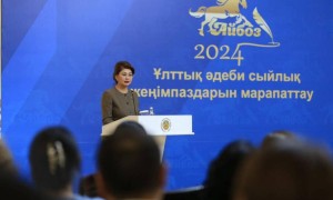 Аида Балаева «Айбоз» Ұлттық әдеби сыйлығының жеңімпаздарын марапаттады