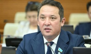 Мәжіліс депутаты жыныстық бопсалау жасаған – Азат Перуашев