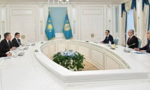 Мемлекет басшысы АҚШ сенаторы Стив Дэйнсті қабылдады