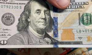 Қор нарығында доллар бірден 9,65 теңгеге қымбаттады