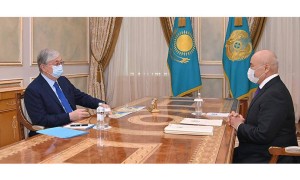 Мемлекет басшысы Түркістан облысының әкімі Өмірзақ Шөкеевті қабылдады