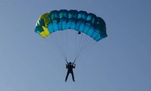Ақтөбеде парашютпен секіру оқу-жаттығуында курсант көз жұмды