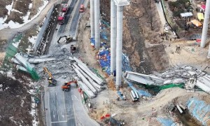 Оңтүстік Кореяда салынып жатқан көпір опырылып түсті: қаза тапқандар бар
