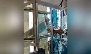 Нұр-Сұлтанда тұрғын үйдің алтыншы қабатына кран құлады