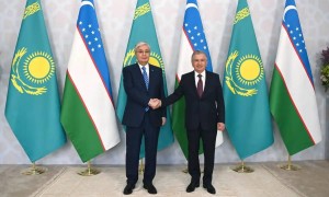 Қасым-Жомарт Тоқаев Өзбекстан Президенті Шавкат Мирзиёевпен бейресми кездесу өткізді