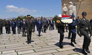 Қасым-Жомарт Тоқаев Ататүрік кесенесіне гүл шоғын қойды