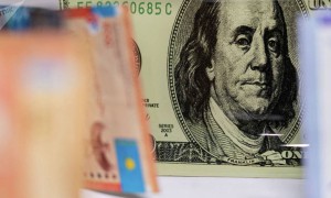 Теңге жыл соңына дейін тағы құнсыздануы мүмкін – экономист