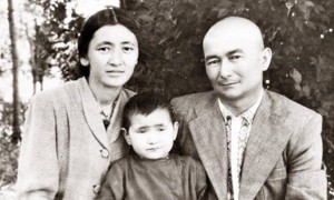 «Сәбитті үйінен де, кеңседен де таппадым». Ақын Сәбит Мұқановқа неге ренжіді?