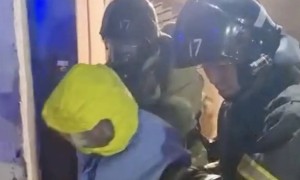 Астанада көпқабатты үйде үш адам кішкентай баласымен бірге өртеніп кете жаздады