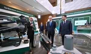 Мемлекет басшысы ауыл шаруашылығындағы цифрлық шешімдер көрмесін аралап көрді