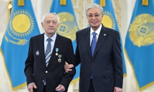 Президент Ерванд Ильинскийге «Қазақстанның Еңбек Ері» атағын тапсырды