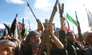 Хуситтердің құдайы жарылқап, білек сыбана Иранға жақтасты