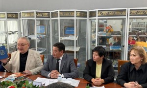 Жамбыл Артықбаев Ұлттық кітап күні қарсаңында жеке қорын архивке тапсырды