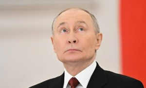 «Бәрі де майдан үшін»: Кремль Ресейді ұзаққа созылатын соғысқа қалай бейімдеп жатыр?