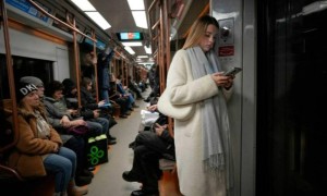 «Желісіз мемлекет»: Ресейдегі интернет-шектеулер Путиннің беделін сындырды