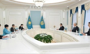 Мемлекет басшысы Токио губернаторы Юрико Коикэні қабылдады