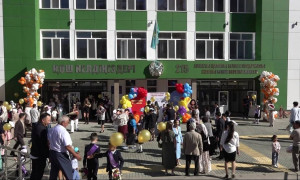 Алматыда 20 мыңға жуық оқушы жаңа оқу жылына көмек алады