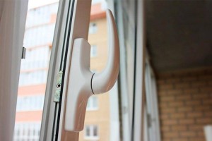 Теміртауда төрт жасар бала терезеден құлап кетті