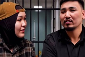 «Айыпталушы күліп отыр». Алматыда Ілияс Сариевтың соты басталды