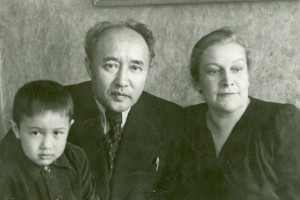 «Бұл менің үшінші рет пышаққа түсуім». Мұхтар Әуезовке балгер не айтты?