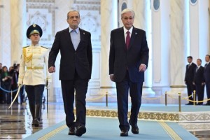 Қасым-Жомарт Тоқаев Иран Президентін Ақордада қарсы алды