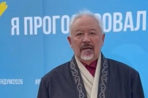 Поэт Адильгазы Кайырбеков одним из первых проголосовал на референдуме в Алматы