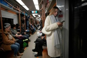 «Желісіз мемлекет»: Ресейдегі интернет-шектеулер Путиннің беделін сындырды