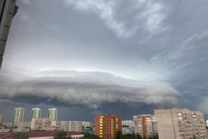 Ақтөбені дүлей дауыл басып, жұртты жарықсыз, сусыз қалдырды (ВИДЕО)