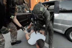 Павлодарда студенттер мен кәсіпорын қызметкерлерінен ақша бопсалаған күдікті топ ұсталды (ВИДЕО)