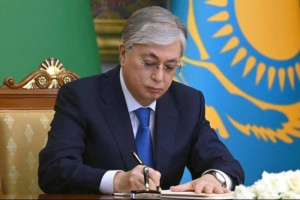 Президент Қорғаныс министрлігінің үш лауазым иесін қызметінен босатты