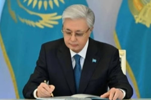 Президент Республика күнінің қарсанында ел дамуына үлес қосқан азаматтарды марапаттады