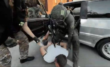 Павлодарда студенттер мен кәсіпорын қызметкерлерінен ақша бопсалаған күдікті топ ұсталды (ВИДЕО)