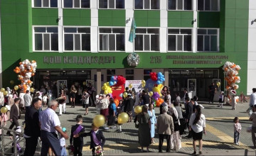 Алматыда 20 мыңға жуық оқушы жаңа оқу жылына көмек алады