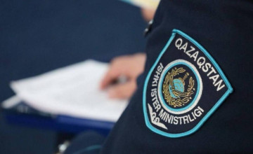 Астанада Журналистер аллеясындағы мүсінді бүлдірген жастар ұсталды