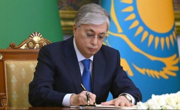 Президент Қорғаныс министрлігінің үш лауазым иесін қызметінен босатты