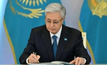 Президент Республика күнінің қарсанында ел дамуына үлес қосқан азаматтарды марапаттады