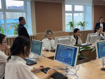 «Заң және тәртіп»: елордалық оқушылар арасында «Qarzhy Saqshysy» ойыны өтіп жатыр