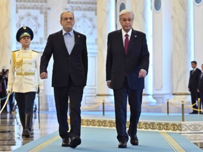 Қасым-Жомарт Тоқаев Иран Президентін Ақордада қарсы алды