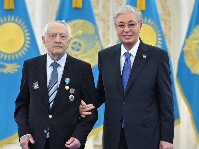 Президент Ерванд Ильинскийге «Қазақстанның Еңбек Ері» атағын тапсырды