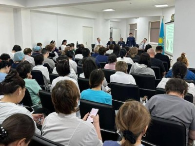 Нашақорлық, есірткі жасырушылардың қысқа «карьерасы» және дәрігерлердің қауіпсіздігі: Елордада түсіндіру кездесуі өтті