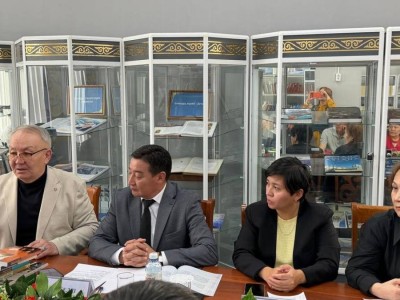 Жамбыл Артықбаев Ұлттық кітап күні қарсаңында жеке қорын архивке тапсырды